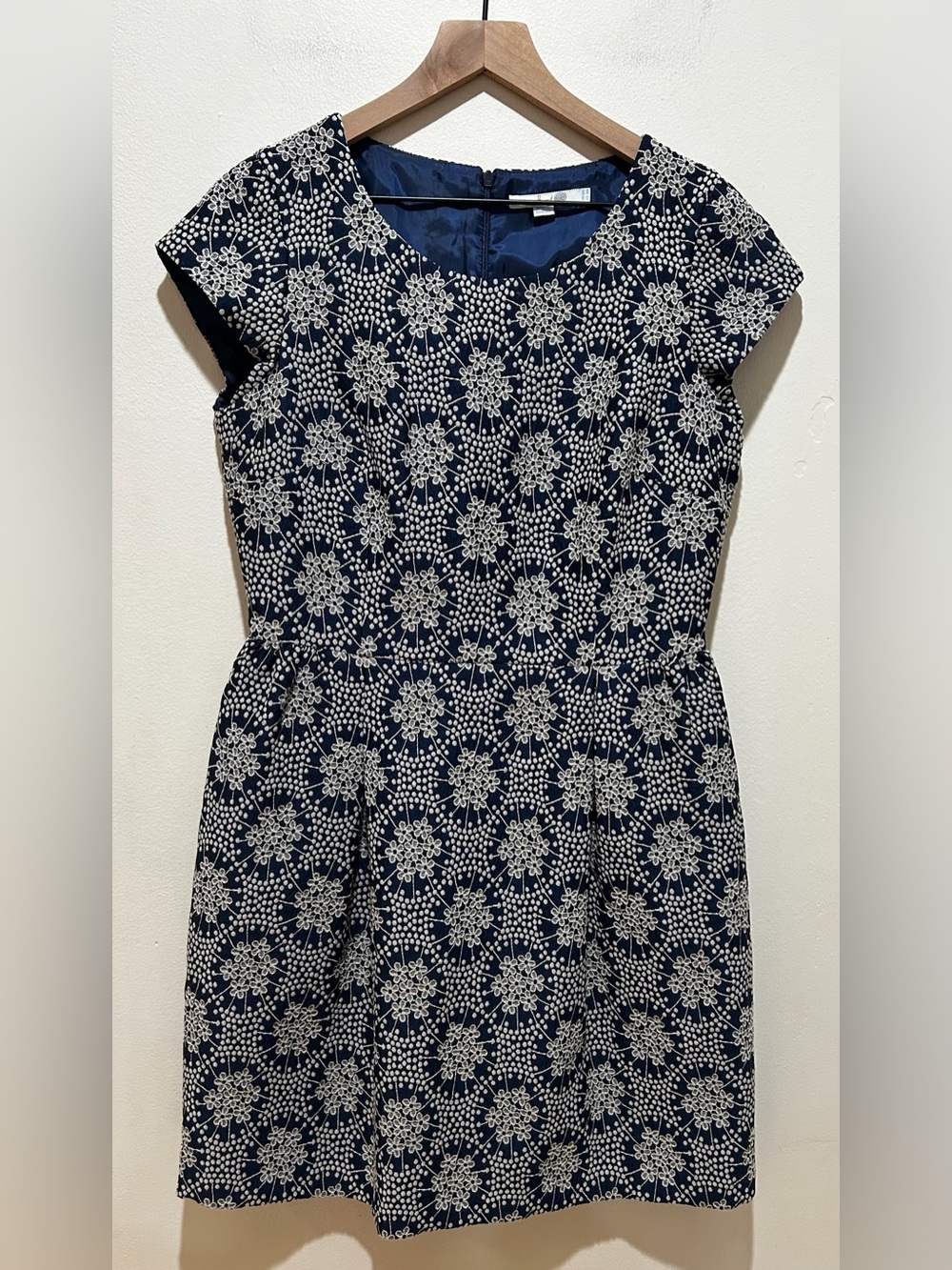 Boden Arianna Floral Embroidered Navy Blue w/ Ivory Floral Design Shift Dress 8